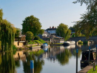 Looking along the Avon towards the bridge